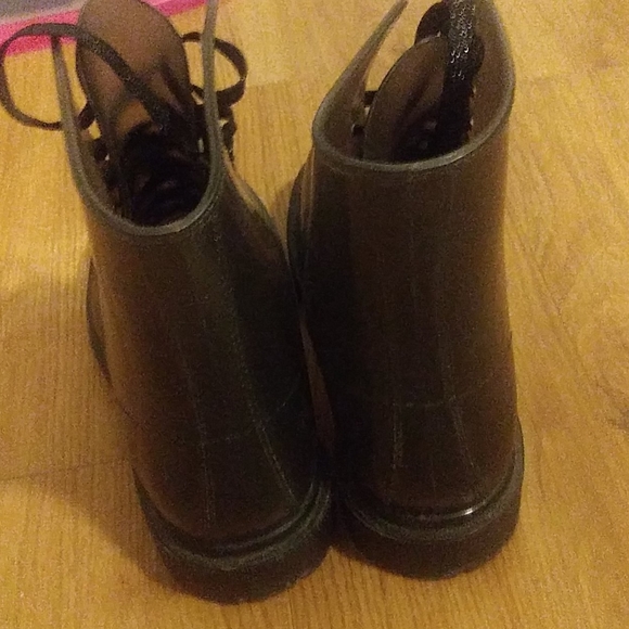 Boots - Picture 3 of 4